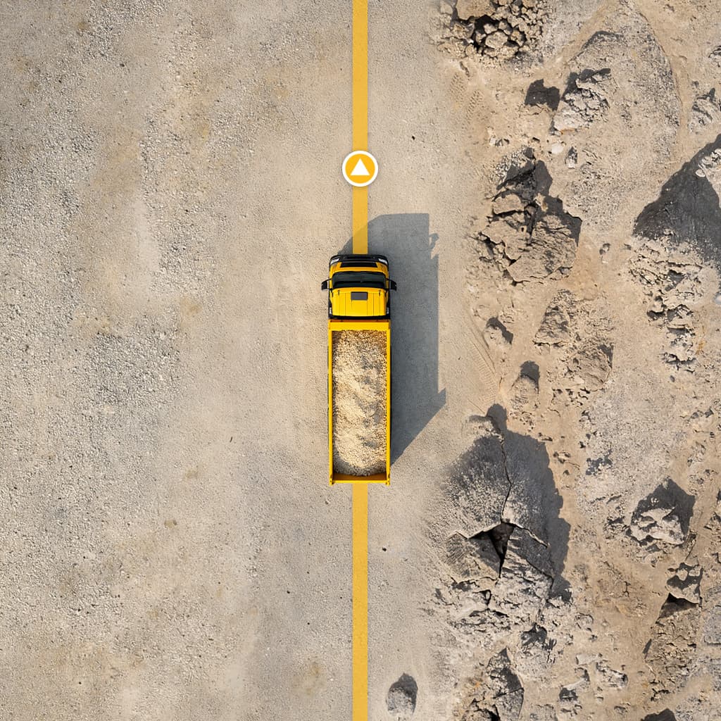 Widok z gory na droge i ciezarowke